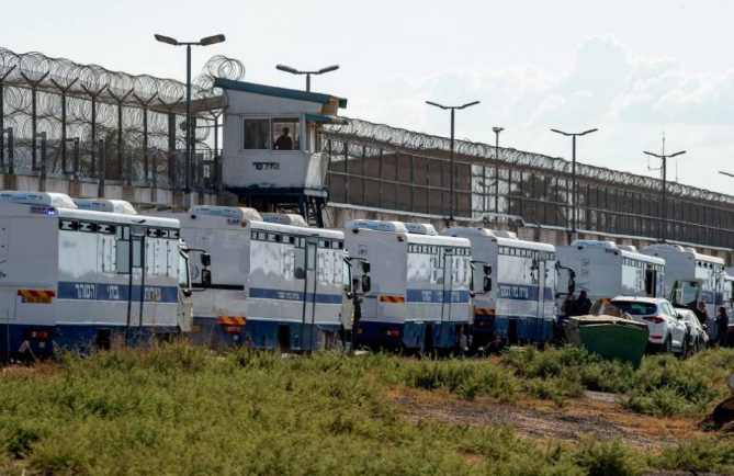 أسيران يواصلان إضرابهما المفتوح عن الطعام